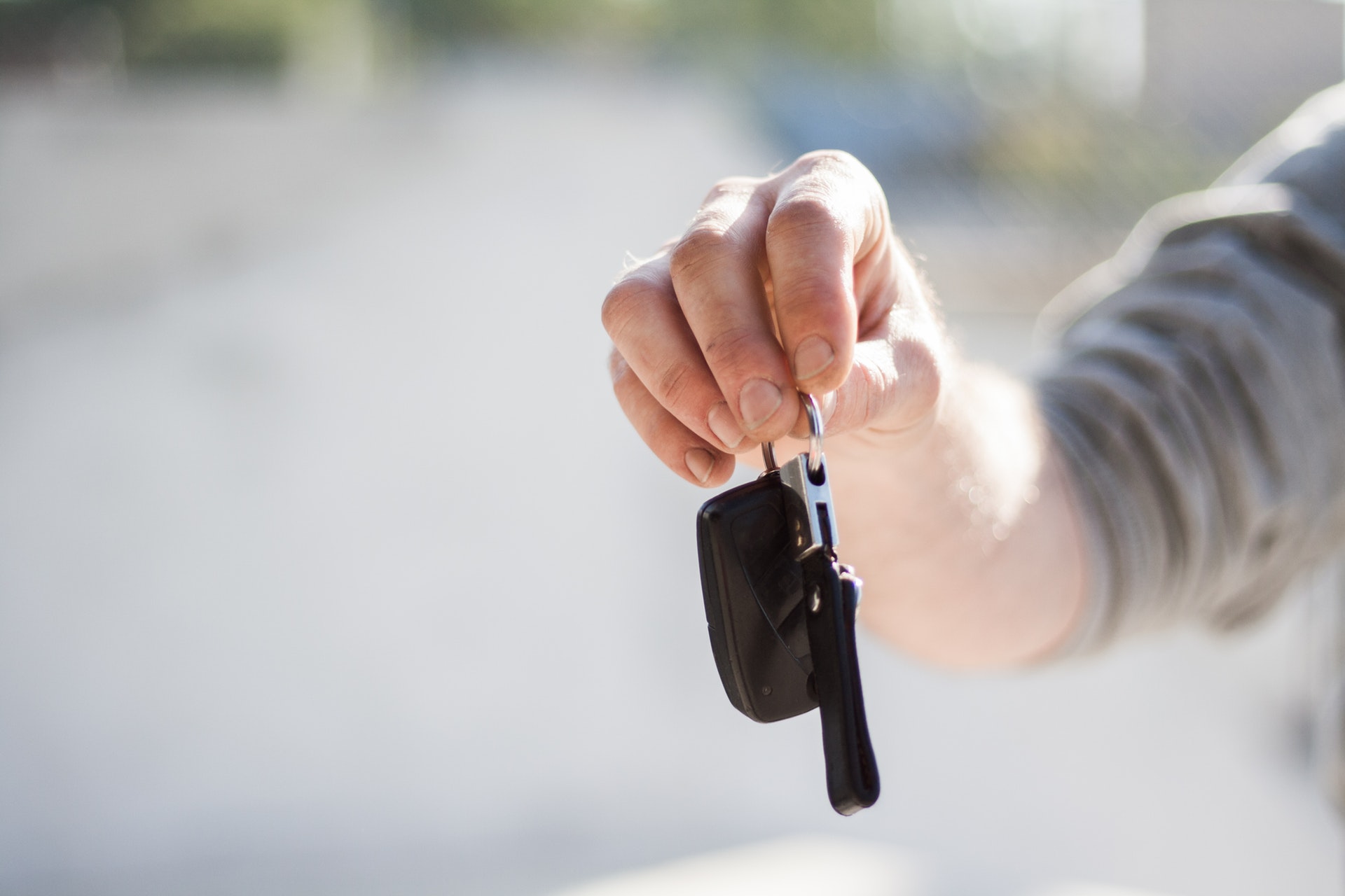 Pros and Cons of Refinancing Your Auto Loan